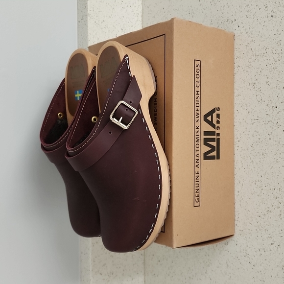 mia, Swedish Clogs, 7M, Leather, Wine - Picture 2 of 4